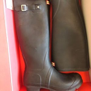 Tall Hunter Rain Boots. Matte Black.
